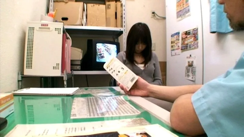 主人には秘密にしてください…-堕ちた万引き妻- サンプル画像2