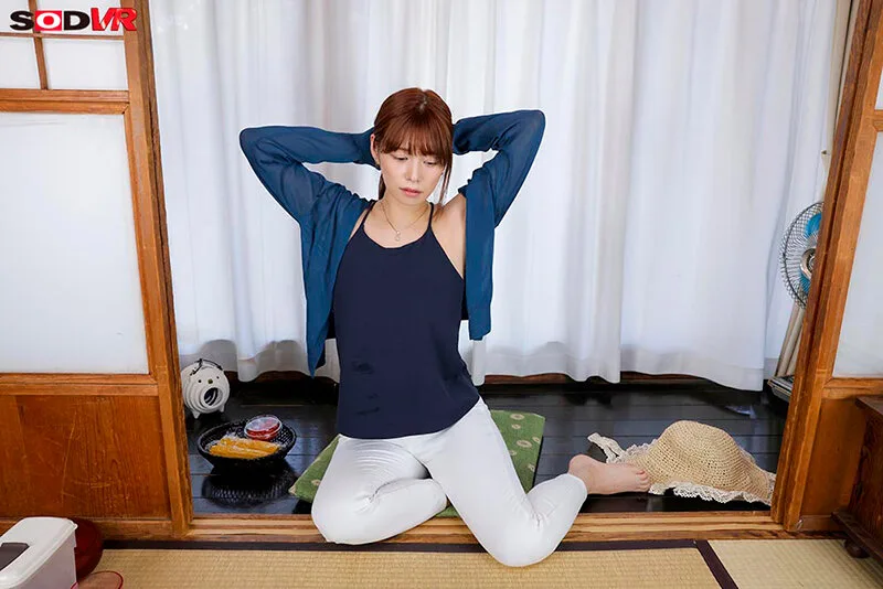 【VR】【8K】求愛ベロキス不倫 真夏のド田舎に帰省中、人妻になった幼馴染の誘惑。愛情に飢えた妊活マ○コに上書き射精を繰り返した3日間。 紺野ひかる サンプル画像6