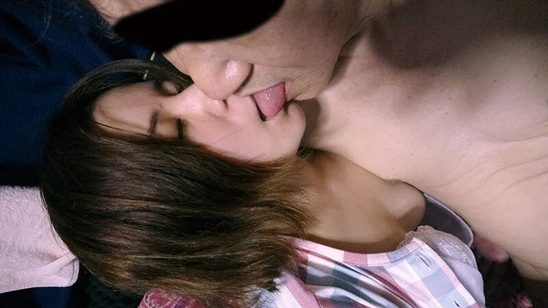 自分の部屋に泊まることになった妻の女友達 「人妻誠子さん(仮名)三十二歳」に当然のように手を出してしまうワタシ(30) サンプル画像2