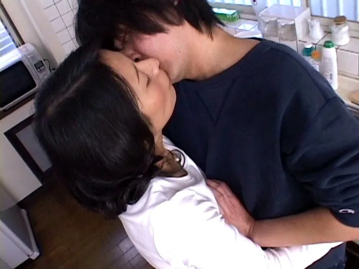 母子相姦 母が息子を誘うとき 真田友里 サンプル画像5