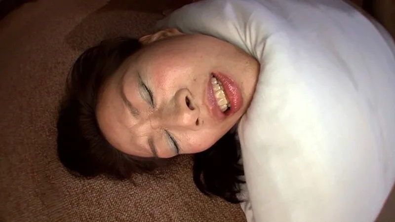 近親相姦 シタだけ脱がされた母 美園順子 サンプル画像7