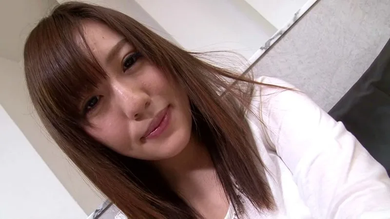 ダンナ公認 変態奥さん自宅前でゲリラSEX! えみり サンプル画像1