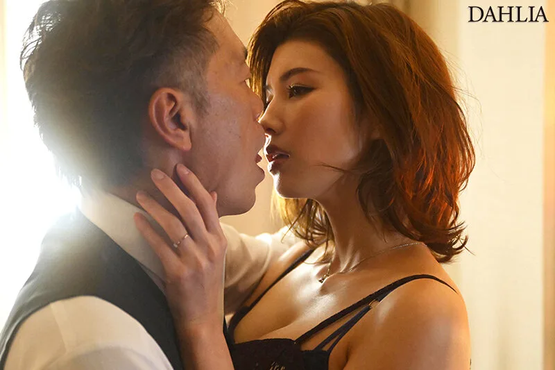 『甘美なる接吻、裏切りの不倫。』婚約者の浮気を知って、性に奔放になってイケてる社長と濃密KISSしてハメを外して日常は壊れていった。 美乃すずめ サンプル画像5