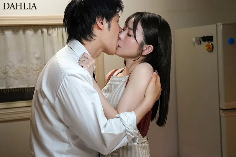 復活 糸矢めい 上司が出張で不在中、上司の妻とベロキス性交で濃密に求め合った日々…。 糸矢めい サンプル画像1