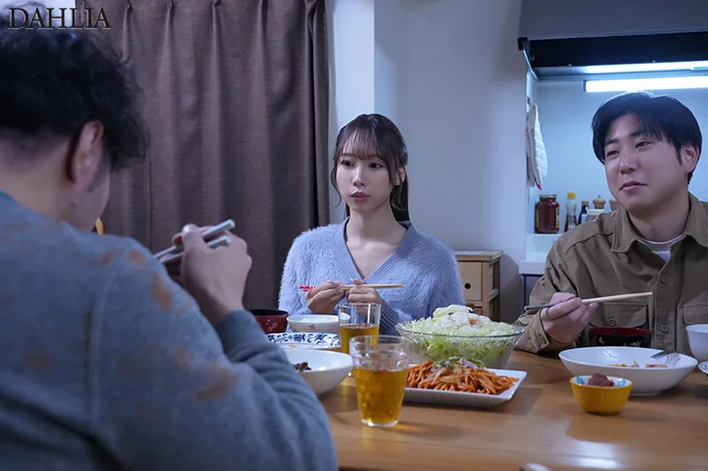 「女に興味ない」と言い続ける32年間『彼女無し』の友人に妻を1泊2日預けたら、不眠不休で11発中出しされて帰ってきた-。 与田りん サンプル画像1