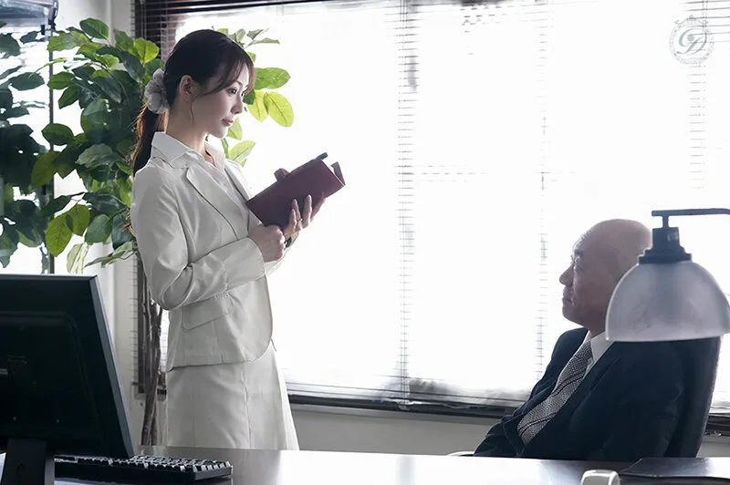 人妻秘書 机の下の密かなクンニ情事―。 小沢菜穂 サンプル画像1