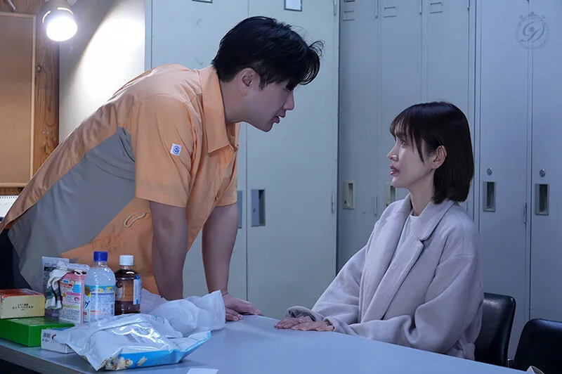 「盗んでないなら脱いでみろ。」隅から角まで探られた万引き妻 角奈保 サンプル画像1