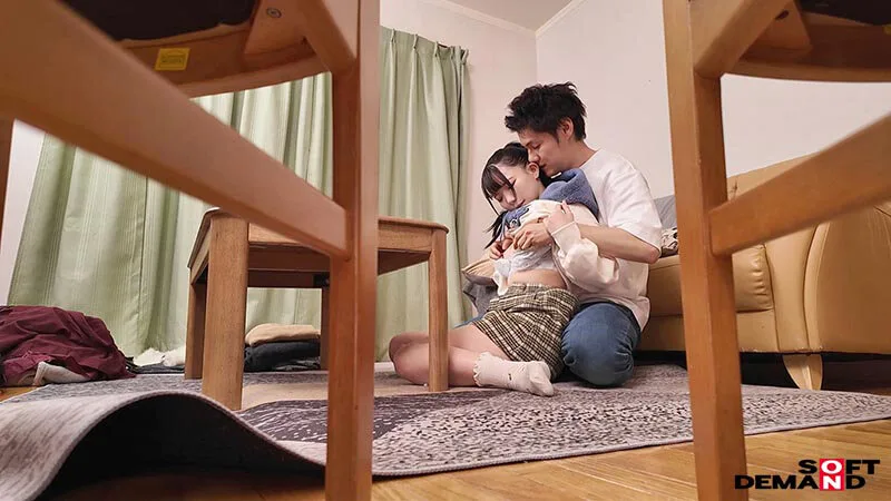 お掃除ロボットにカメラをつけて娘を見守っています。お掃除ロボットに仕掛けたカメラは放課後の我が家でSEX三昧のヤリチンと娘のハダカを記録していた。 南日菜乃 サンプル画像3