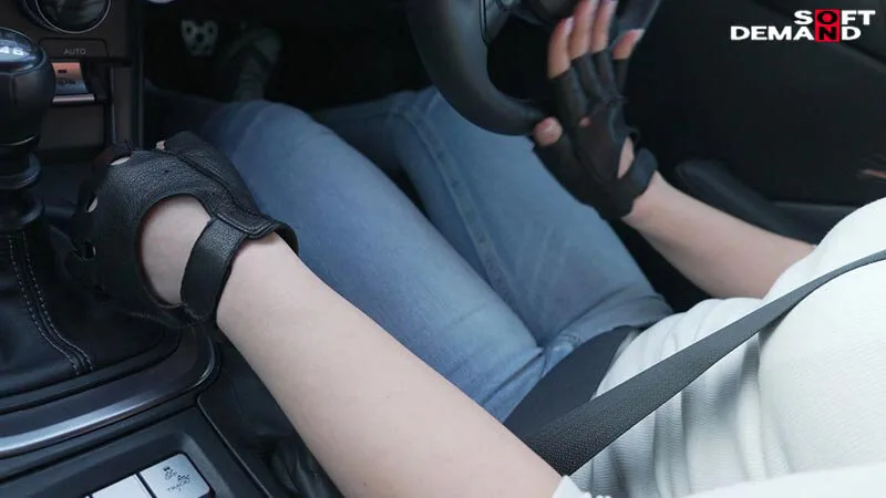 旦那より運転が上手いMTドライバー 結婚2年目にしてレスの欲求不満を男優に引き出され、恥じらいながらも性欲の詰まった肉感マシマシのデカ尻を解放する…南城リノ(28)AVデビュー サンプル画像15