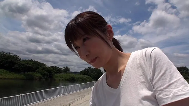 SOD人妻レーベル史上最高の30代 こんなにも清楚で美しい人妻がAVに出演するという奇跡 佐々木あき 35歳 AVDebut サンプル画像1