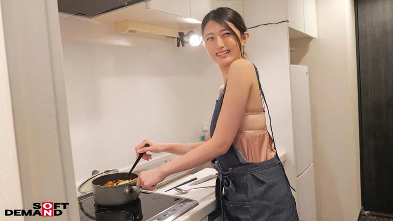 「人の役に立つことが大好き」こども食堂でボランティアに従事。料理が得意なお漏らし奥さん 足立美緒 30歳 AV DEBUT サンプル画像12