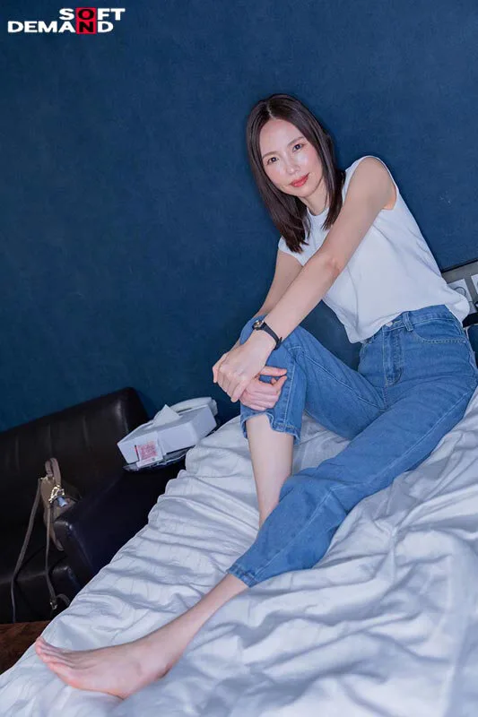 49歳 初めて開花する「女の悦び」女性用風俗で優しく愛撫されてイク 年下男子と性感開発 栗原早苗 サンプル画像2