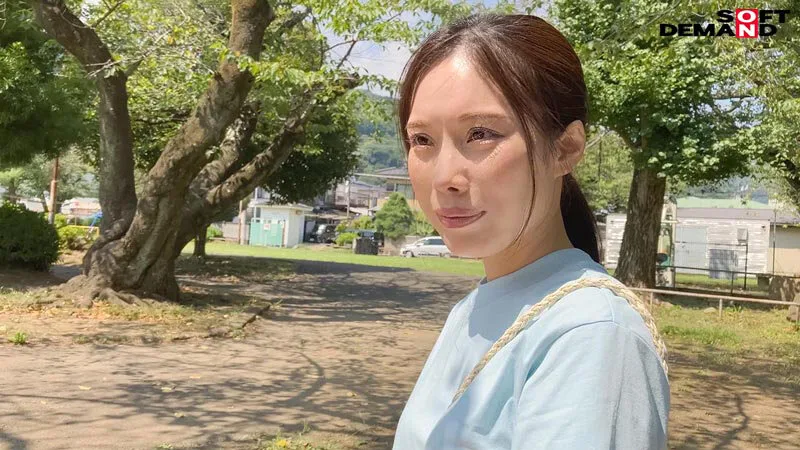 人一倍感じやすい乳首は息子を母乳で育てた証。 結婚18年目 中部地方在住 大学生のお母さん 奥井美郷 42歳 AVDEBUT サンプル画像4