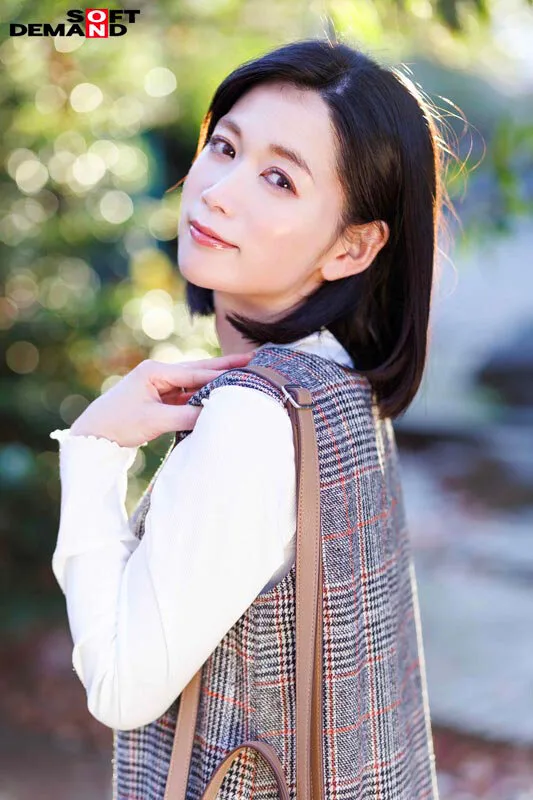 本物人妻 小泉玖美41歳 最終章 隠していた私の願望 最後に全て叶えて 10人の男達と絡み合い全てのザーメンを膣内に受け入れる 人生最絶頂の生中出し不倫 サンプル画像2