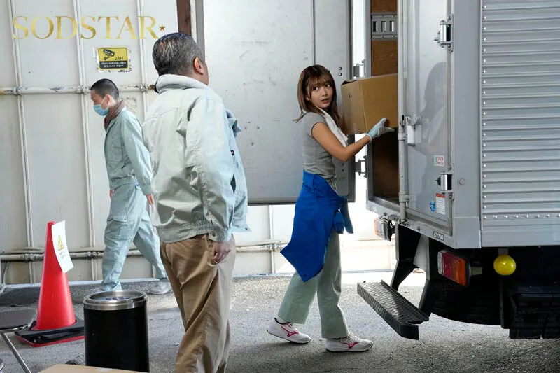 配送中NTR 既婚ベテランドライバーの配送に付いて回るうち車中でおそわれてしまった新婚人妻 星乃莉子 サンプル画像8