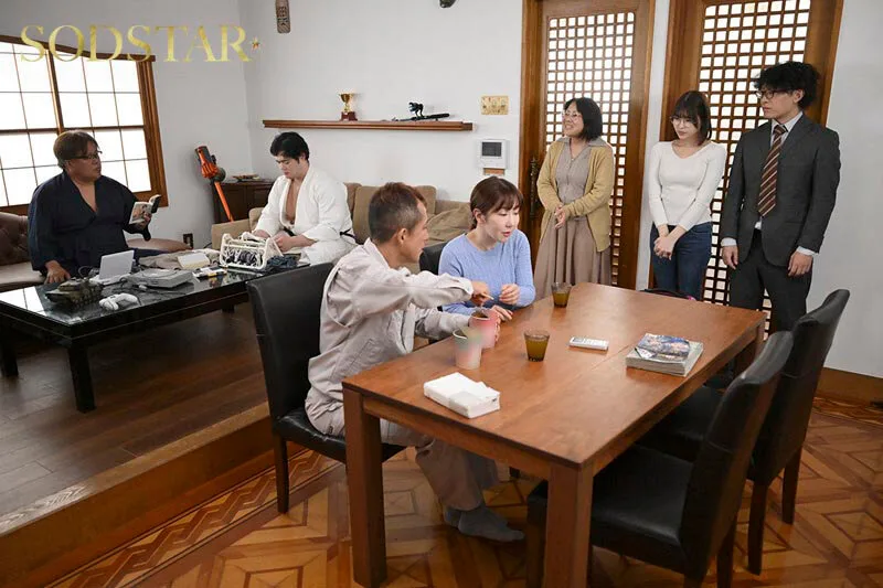 実家に嫁いできた奥さんは俺の家族が男クサさ抜群の性癖ど真ん中だったらしく、家族に忍んで全員とハメまくる絶倫人妻だったのでガテン系一家ファミリークラッシュ! 唯井まひろ サンプル画像3