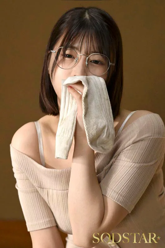実家に嫁いできた奥さんは俺の家族が男クサさ抜群の性癖ど真ん中だったらしく、家族に忍んで全員とハメまくる絶倫人妻だったのでガテン系一家ファミリークラッシュ! 唯井まひろ サンプル画像4