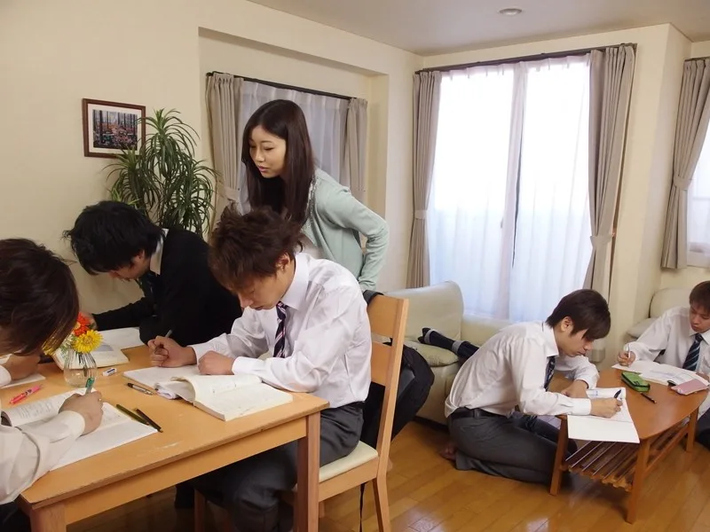 生徒に自宅を乗っ取られた若妻女教師 美人妻が奴●ペットと化す3日間の凌●劇 稲川なつめ サンプル画像1