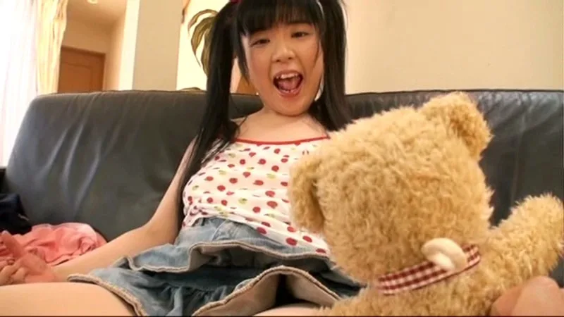 驚愕!!40歳ロ●ータ熟女がいたっ!! なおみちゃん サンプル画像1