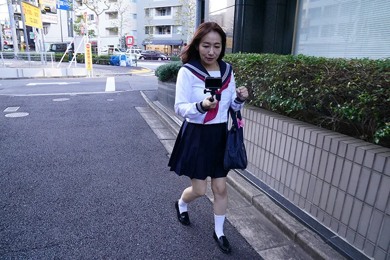 セーラー服熟女失禁羞恥 よしい美希 サンプル画像1