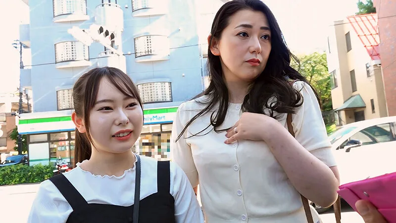 親友みたいな仲良し母娘ナンパ 巧みな言葉に口説かれ性的欲望に負けた母親とそれを見て興奮してしまう娘との極上親子丼! 完全撮り下ろし3P中出し サンプル画像9