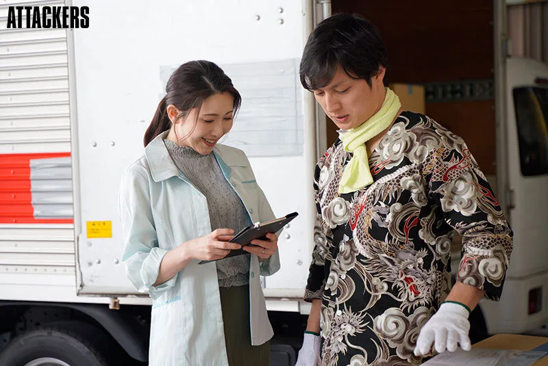 トラック野郎と欲求不満な不倫妻 パート先の若い男の、夫にはない男臭さにどうしようもなく濡れて… 妃ひかり サンプル画像1