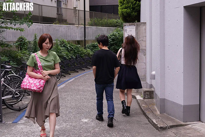 同窓会で再会した離婚間近の同級生が思い出作りをしたいからと婚約中の僕に迫ってきた話 那賀崎ゆきね サンプル画像1