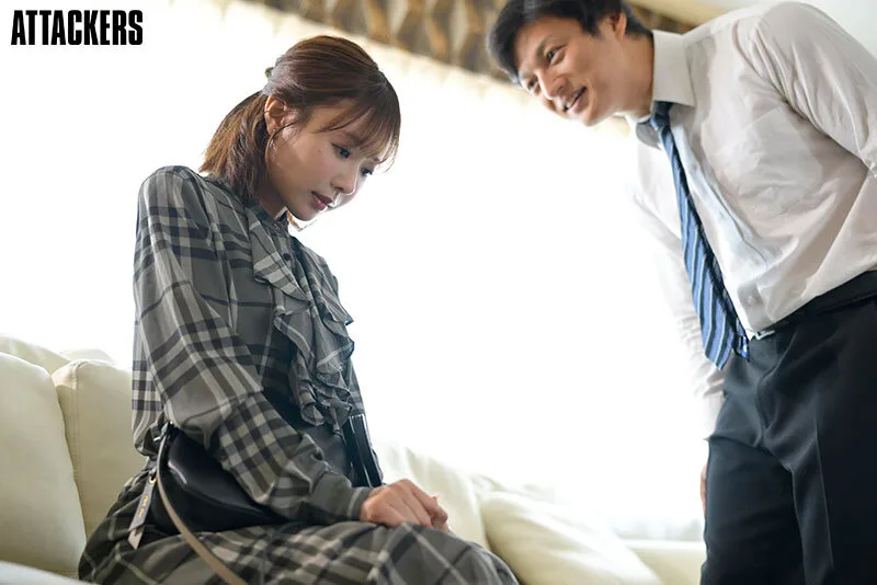 「お前の奥さん一か月間貸してくれよ。」僕が絶対に断れない状況で妻が上司に抱かれる夜。 栗山莉緒 サンプル画像1