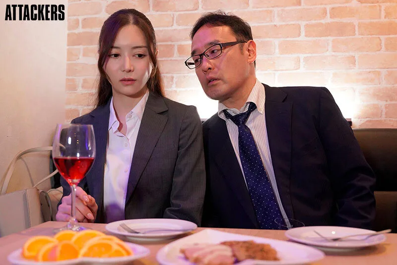 結婚してから4年間、一度もセックスしていない人妻が部長に抱かれた夜。 白峰ミウ サンプル画像6