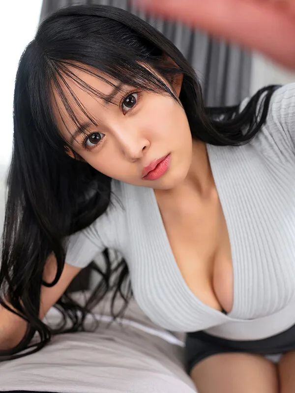 【VR】一人暮らしの僕を心配して隣の奥さんが看病してくれることになり、キスまで3cm距離の密着介抱に勃起がおさまらず「夫には内緒ね…」と接吻口封じからベロキス増し増し杭打ちピストンで何度もヌカれまくった 二羽紗愛 サンプル画像3