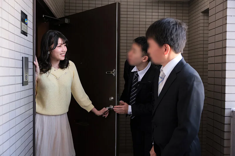 夫の部下たちから逆恨み中出しをされて色情魔へと豹変したパワハラ部長の奥さん 岬さくら サンプル画像1