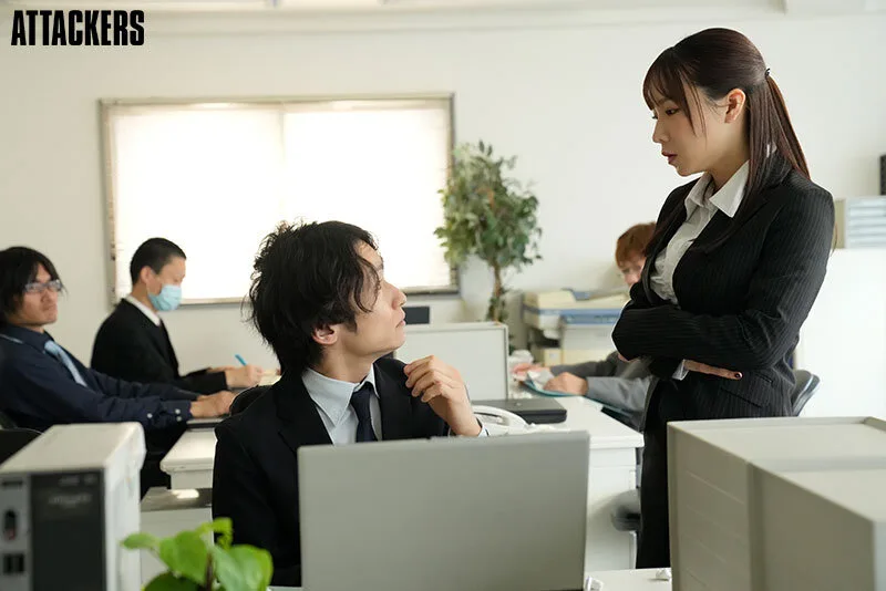 無能な部下にクリトリスを「吸うやつ」で下半身ガクガクになるまでイカされ続けた女上司 海老咲あお サンプル画像1