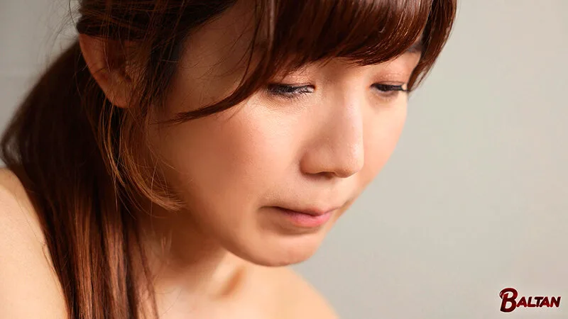 二度と会うことがない男だからと好き勝手精液を搾取する痴女人妻 美泉咲 サンプル画像2