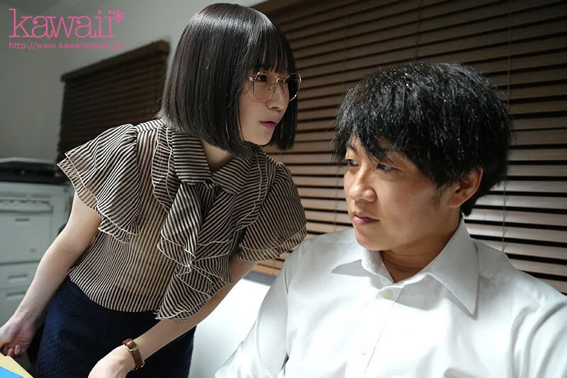 「ゴムなくなっちゃった…生でもいいですよ」終電なくなり後輩女子社員の部屋に… 無防備すぎる部屋着と乳首ポッチに興奮した僕は妻ともしたことない人生初中出し 一晩中モウレツにハメ狂った… 松岡美桜 サンプル画像2
