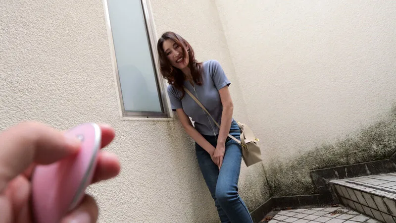 爆乳性処理便利な女と生中出しデート 葉月保奈美 サンプル画像1