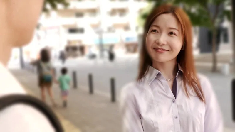 【4K】憧れの美人上司とまさかの相部屋で中出しSEX 小春まり サンプル画像1