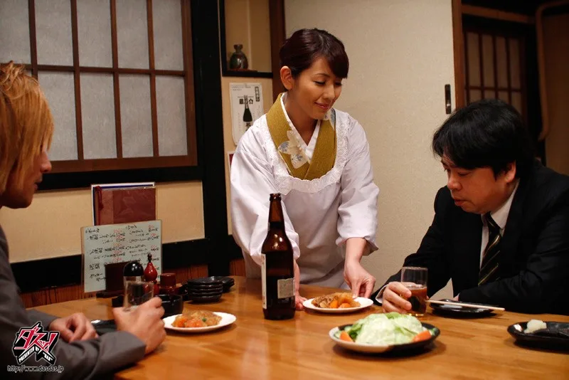 アナルを犯●れた居酒屋の女将 結城みさ サンプル画像1