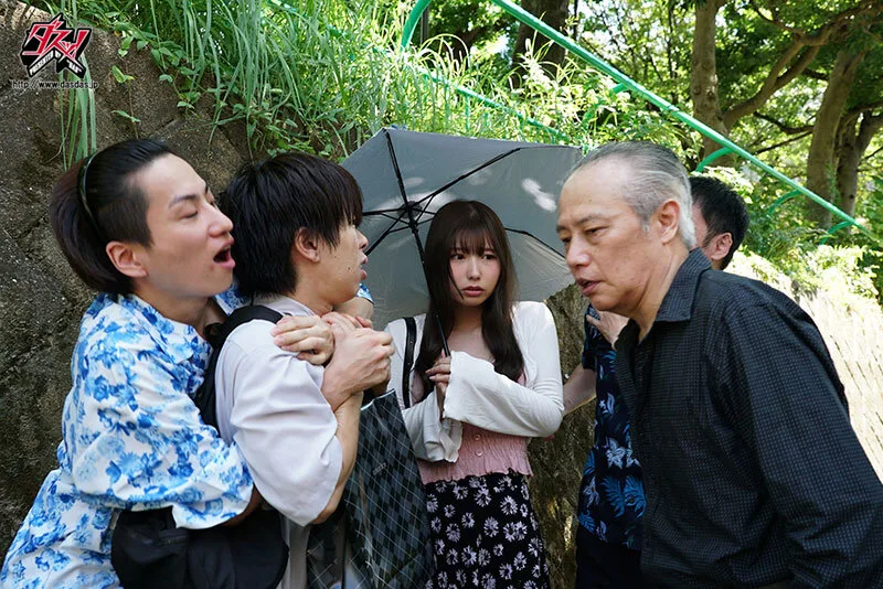 ヤクザに監禁され、キメセク乱交に堕ちていく華奢な彼女を信じて見守るしかない一週間。 逢沢みゆ サンプル画像1