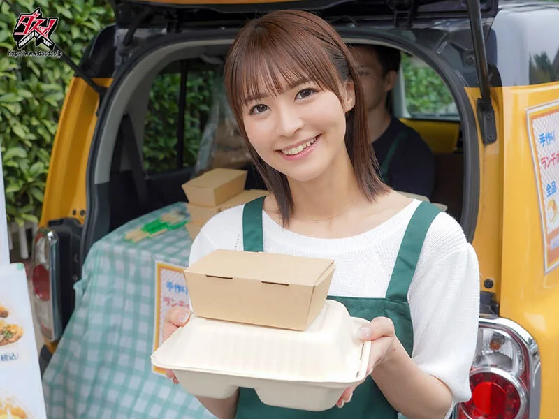 一緒に上京してきた可愛い彼女は俺のために絶倫権力おじさんに種付けセックスされていた。 東條なつ サンプル画像1
