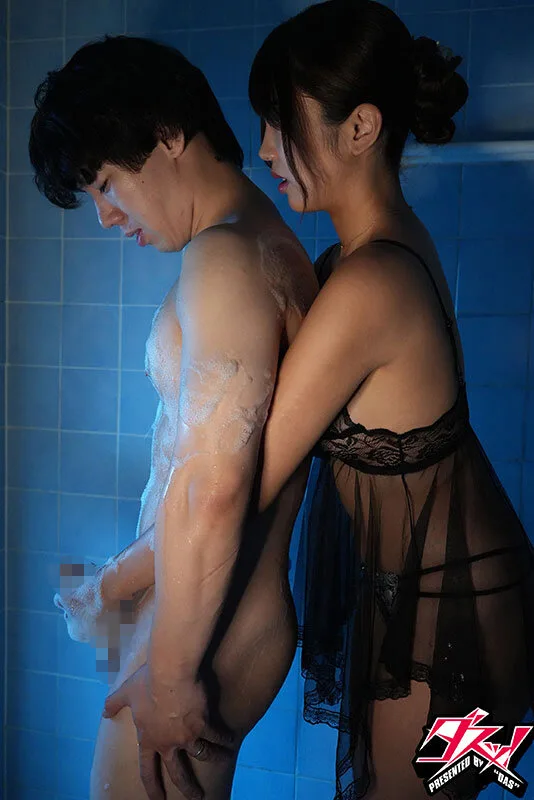 互いに素性を知った美魔女ママ友と箱ヘルで出逢い、裏引き不倫。 木下ひまり サンプル画像1