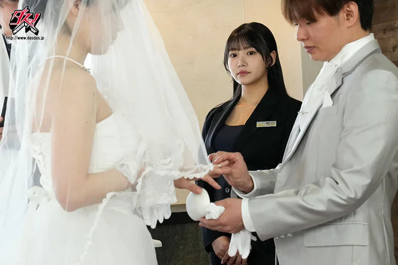 【人生で最も特別な日ーそれは結婚式─】新婦の目を盗んで、何度も何度も繰り返す生ハメ強●ズコバコSEX!唾液を絡ませて腰を振りまくる変態ウエディングプランナー 姫咲はな サンプル画像1