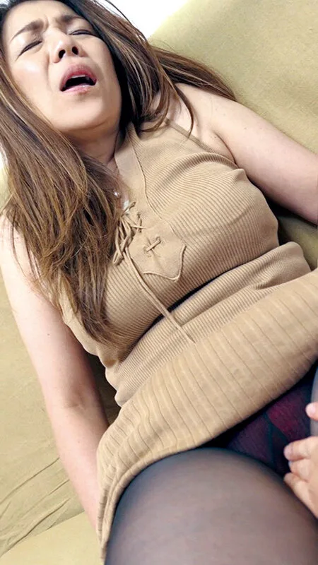肝っ玉母ちゃんはヤりたい盛り! バスト100cmGカップ素人爆乳妻のくそエロい女体 敏感すぎる熟れた乳首と子宮を弄び倒す 御子柴美花 サンプル画像1