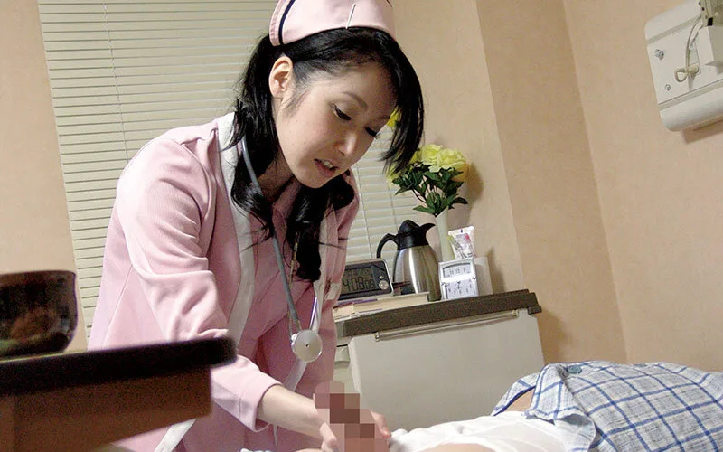 病院でナースのムチムチおばさんに勃起チ○ポを露出したら…4時間 サンプル画像7