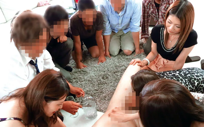 SEXレスで欲望がはち切れた高学歴な人妻グループの姦通セックス乱交記録4時間 サンプル画像7