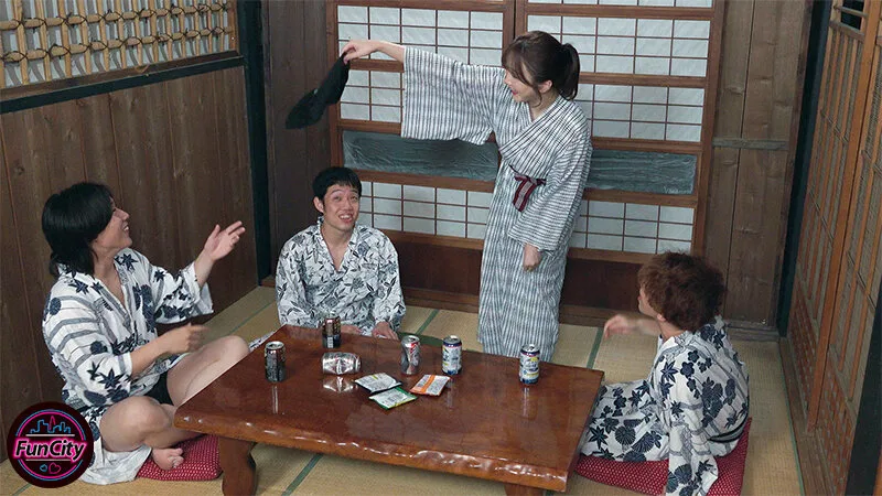 息子ほど年の離れたバイト先の男子学生達と一泊二日の温泉旅行に来た美熟女パート主婦はお酒に酔うとノリノリで…俺たちみんな39歳パート主婦ひびきさんのガチ恋勢 大槻ひびき サンプル画像13