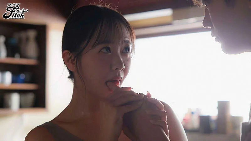 夏の田舎は死ぬほど退屈で…無防備なデカ乳で誘惑する汗だく巨乳妻の下品な童貞喰い 綾瀬ことね サンプル画像3
