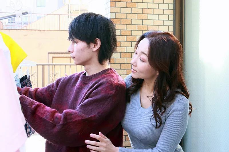 「お前んちの母ちゃんエロすぎだろ！」無防備なモチモチ爆乳ボディで息子の友人を虜にする五十路母 よしい美希 サンプル画像3