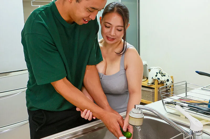 「お前んちの母ちゃんエロすぎだろ!」無防備なモチモチ爆乳ボディで息子の友人を虜にする五十路母 織田真子 サンプル画像2