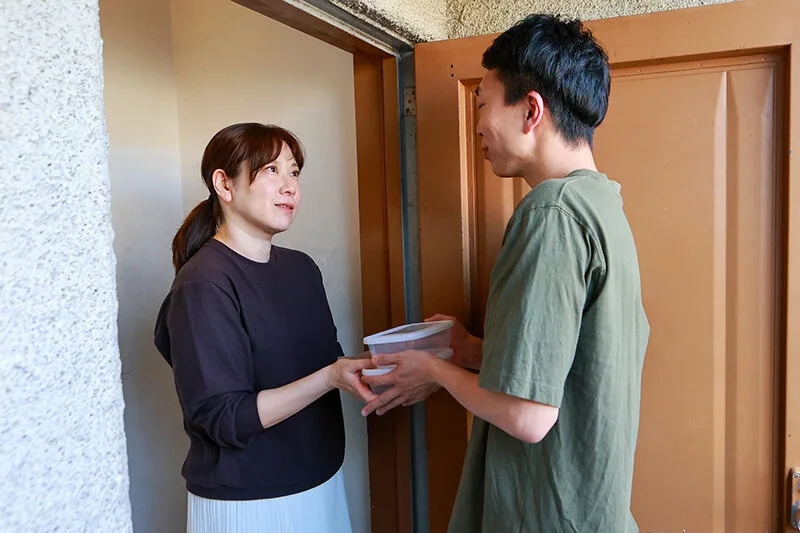 アパートの隣に住むムッチリすけべな五十路妻 久宝ななえ サンプル画像5
