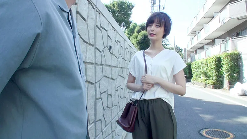 SNSでナンパした美人人妻が、旦那以外の身体に興奮してドエロい本性さらけ出しちゃいました! 月乃ルナ サンプル画像1